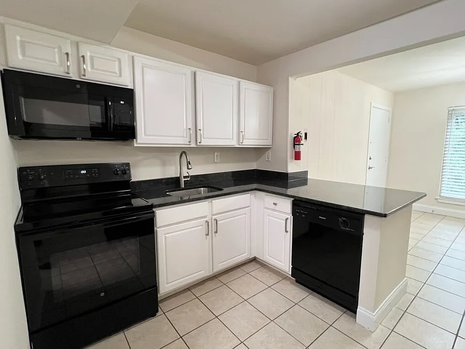 2 Bed, 1 Bath, 1000 sqft