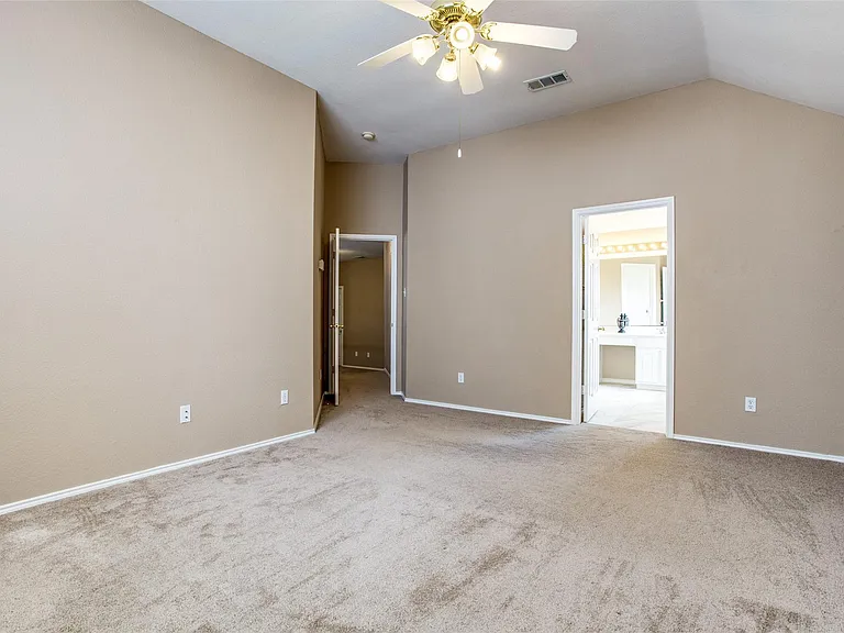 1402 Sunshine Dr — Photo 29