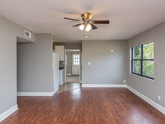 4th image of 11 Teakwood Dr