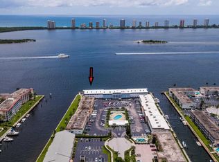 100 Shore Ct APT 105, North Palm Beach, FL 33408