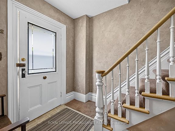 3rd image of 529 Dibble St W