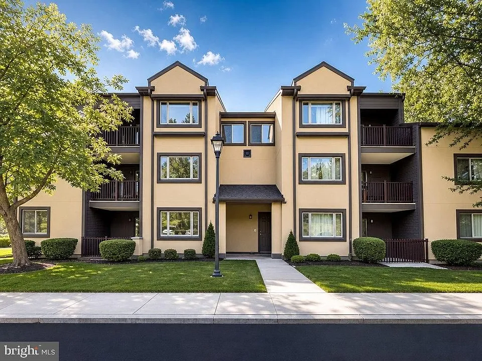 2112 Sayre Dr