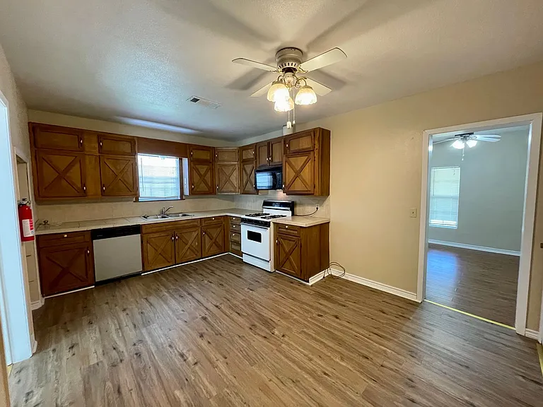 3309 Lay Ave — Photo 2
