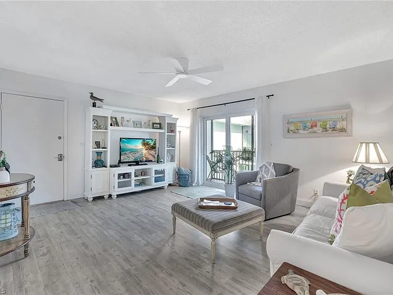 766 Central Ave #303 — Photo 4