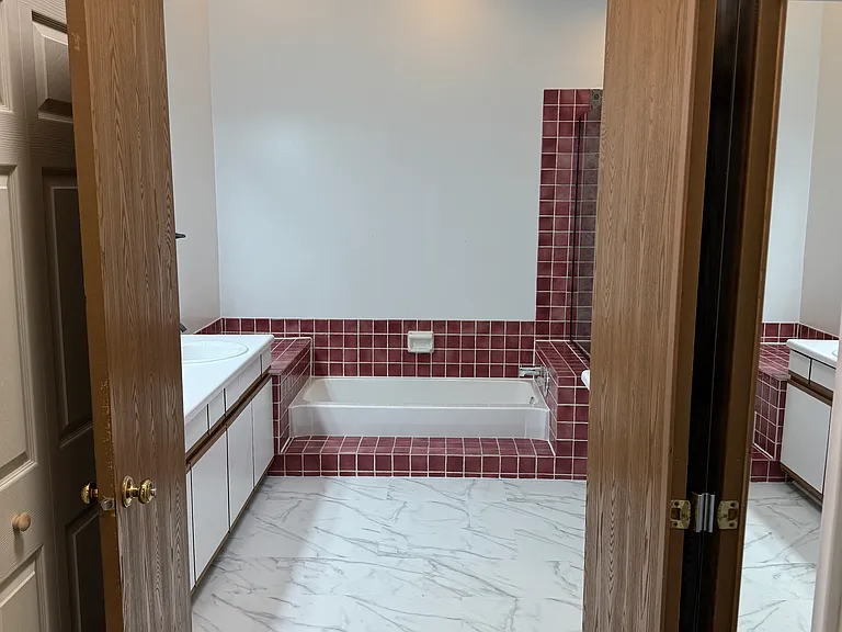 208 Charleston Ct #2 — Photo 11