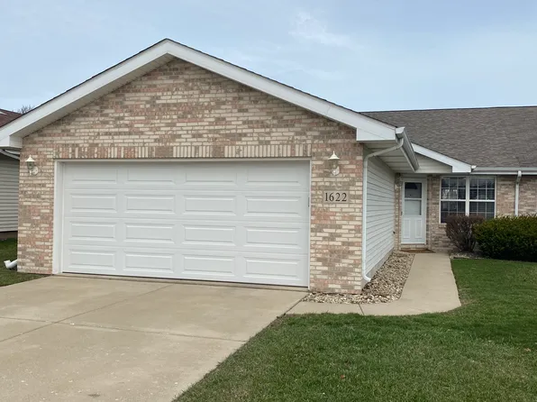 1622 Golden Oak Dr, Crown Point, IN 46307