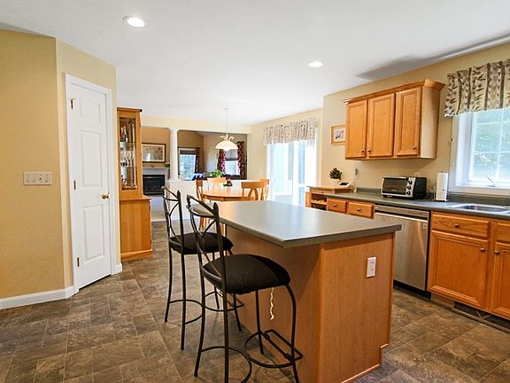 3rd image of 1 Sweet Meadow Dr