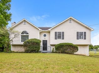 28 Sweetwater Dr, Powder Springs, GA 30127