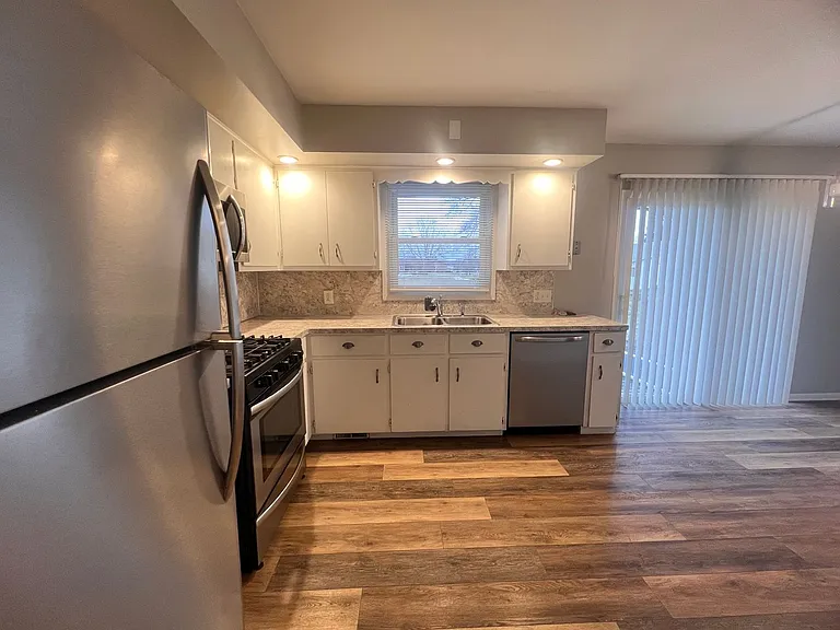 964 Rosewood St — Photo 12
