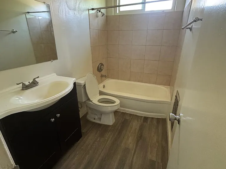 14941 Burbank Blvd #12 — Photo 4