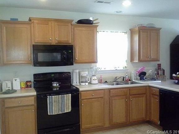 2nd image of 4922 Lynn Lee Cres
