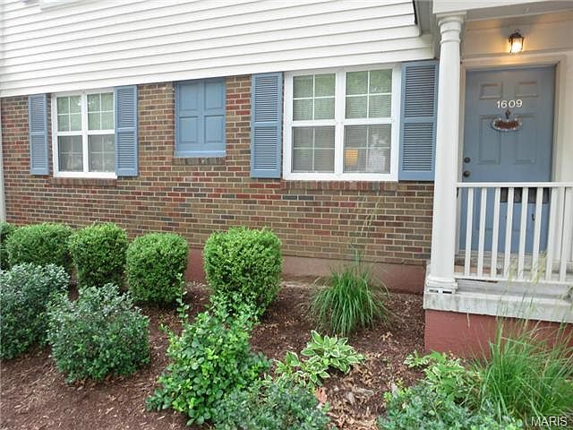 1st image of 1609 E Swan Cir