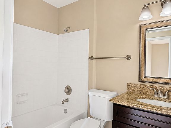 4th image of 5394 Pershing Ave #502