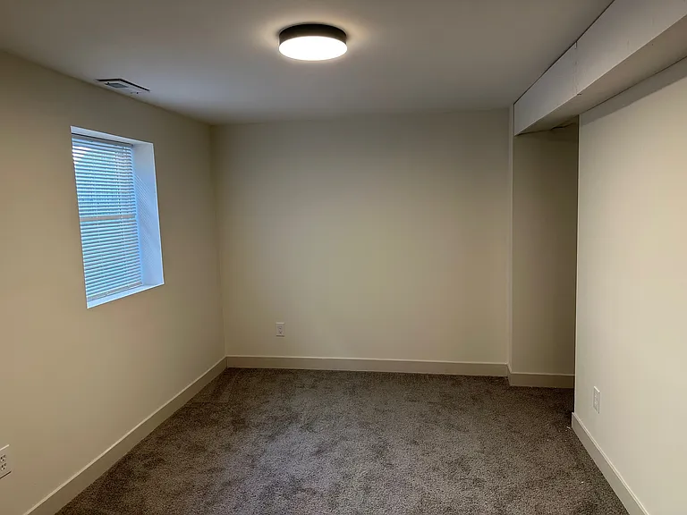 939 Albany St — Photo 14