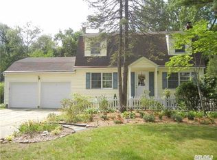 14 Crescent Pl, Smithtown, NY 11787