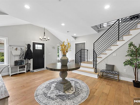 4th image of 68 Serpentine Rd