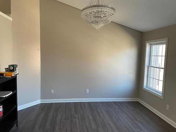 5th image of 326 E Ohio St
