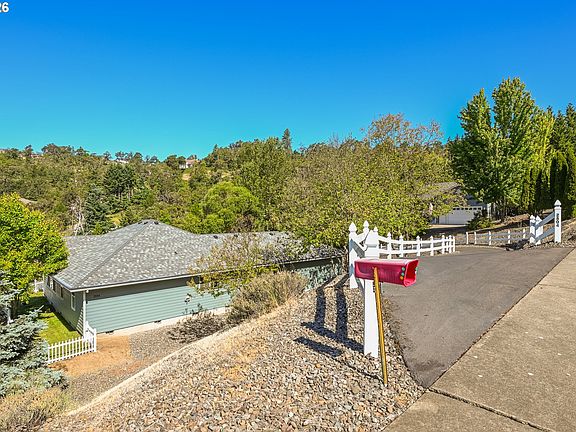 3rd image of 2804 NW Daysha Dr