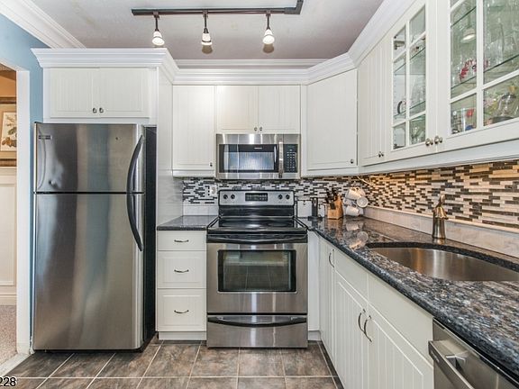 4th image of 530 Fairview Ave #306-3306