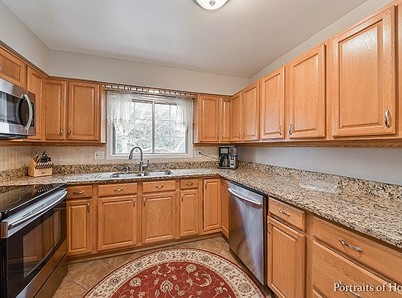 2nd image of 1719 Lakecliffe Dr APT B