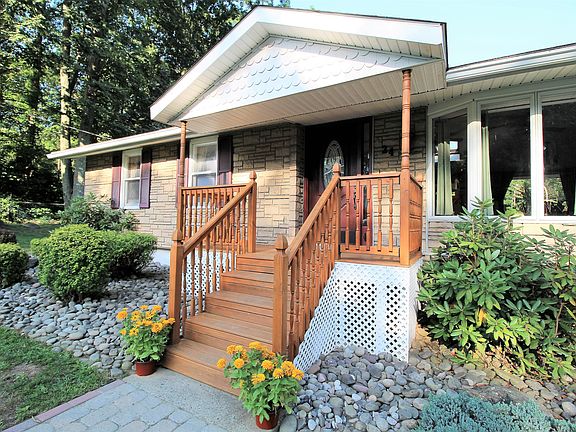 4th image of 24 Mohawk Dr