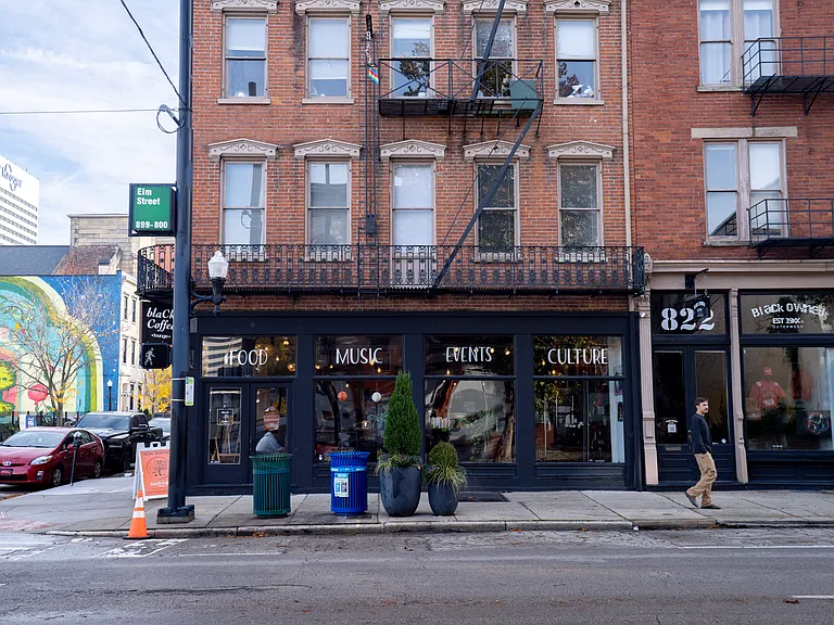 137 W 9th St #2 — Photo 1