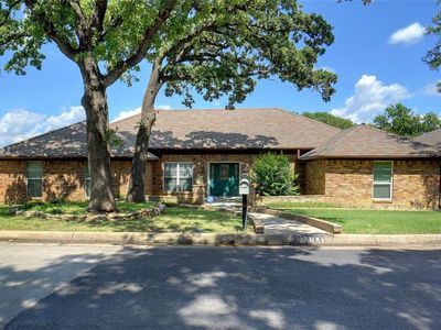 2409 Meandering Way, Arlington, TX, 76011