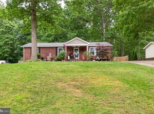 6028 Loriella Park Dr, Fredericksburg, VA 22407