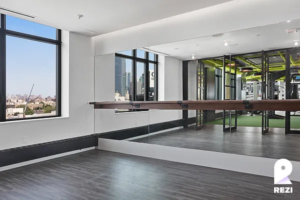 Rented by REZI | media 36