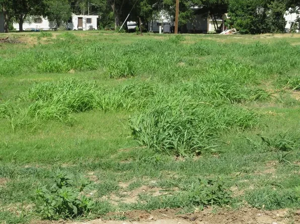 1207 Johnson Ave, Larned, KS 67550