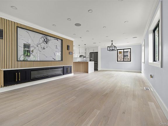 4th image of 35 Harry Howard Avenue