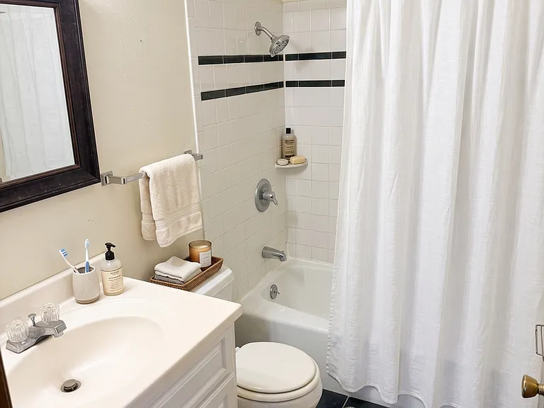 209 Baltimore St — Photo 4