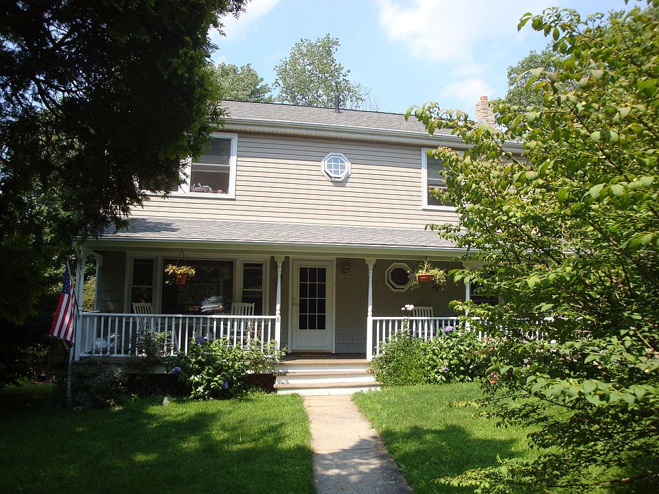 1st image of 8 Mountain Dr