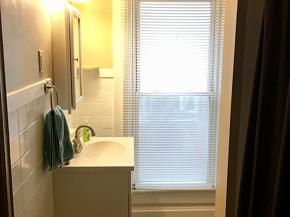 5th image of 12 E Lincoln Ave