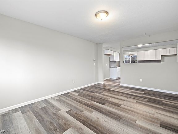 4th image of 4612 Meadow Ln