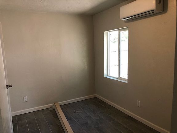 4th image of 112 W Jacinto St