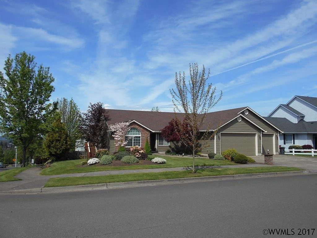 1401 Crestview Dr photo 1