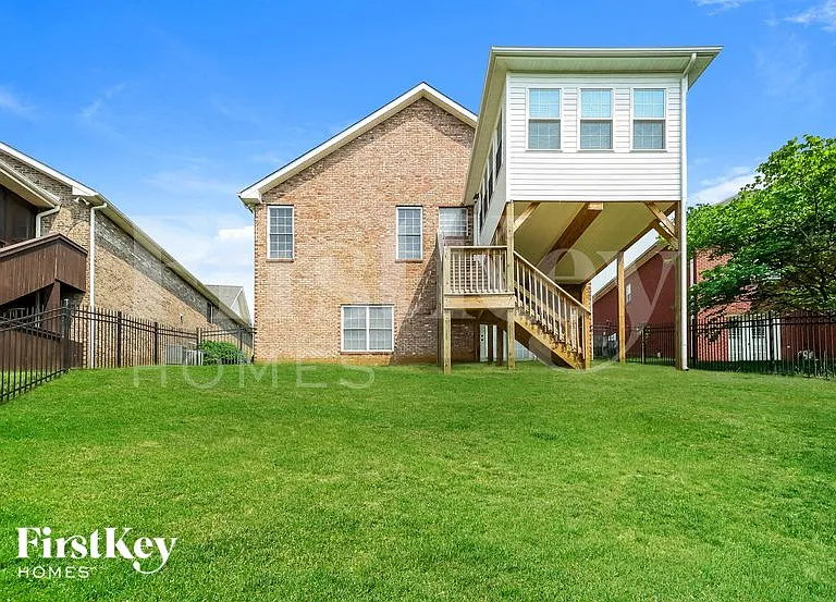 720 Courtland Ave — Photo 15