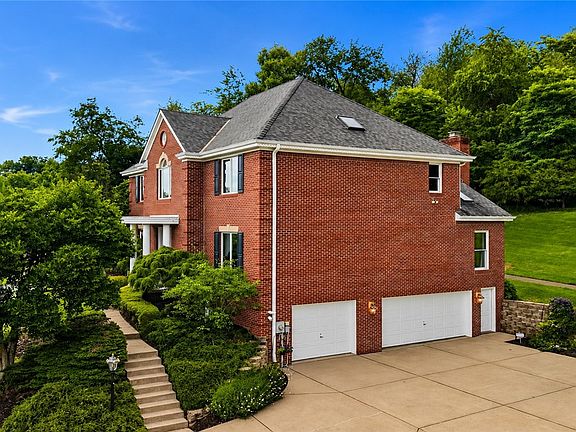 3rd image of 119 Laurel Oak Dr