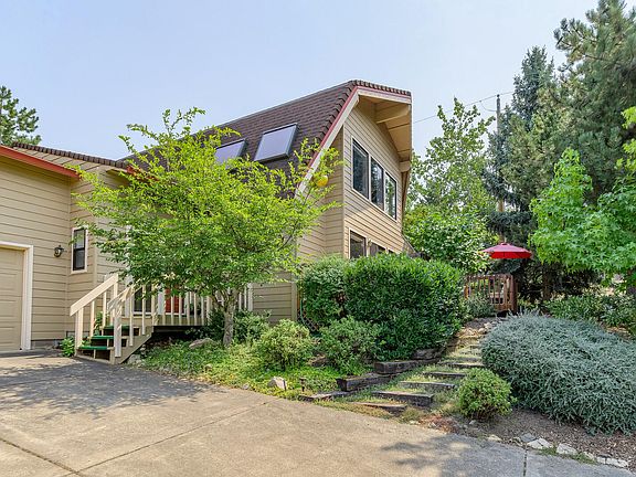 2nd image of 318 Wrights Creek Dr