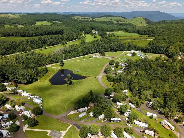 189 Club House Dr, Ennice, NC 28623