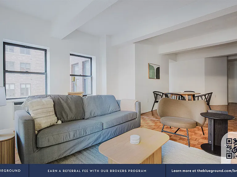360 W 34th St #6G — Photo 3