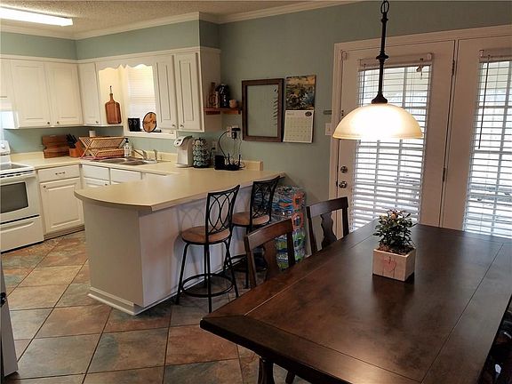 5th image of 382 Brookwood Dr