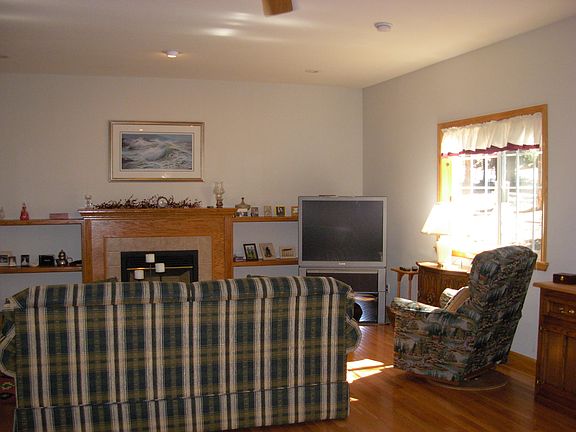 4th image of 901 Golf Club Road