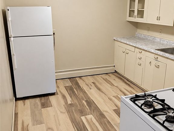 5th image of 15-23 Spring St #15