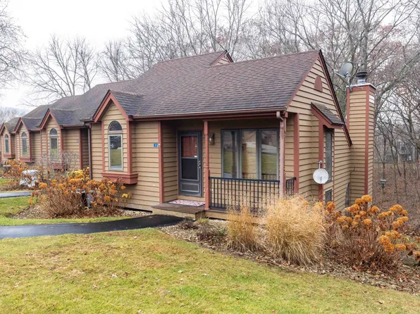 35 Oak Glen Dr, Galena, IL 61036