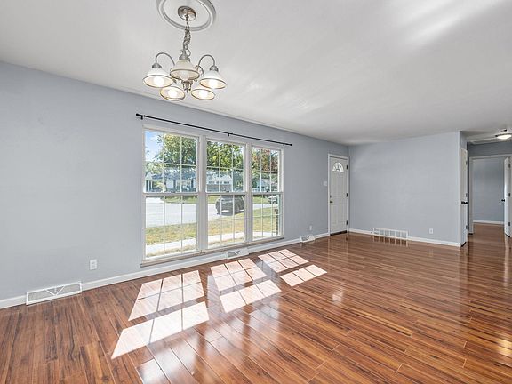 2nd image of 8805 Chickasaw Ct