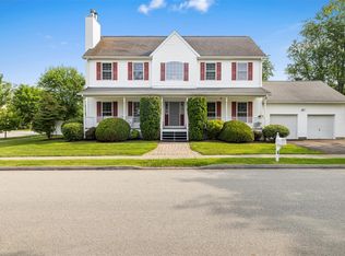 3 Carolina Dr, Rhinebeck, NY 12572