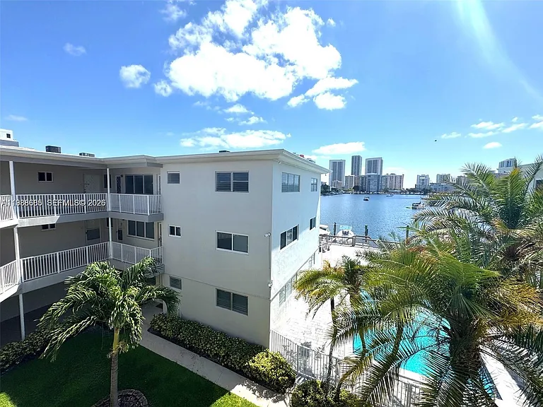 462 Golden Isles Dr #203 — Photo 16