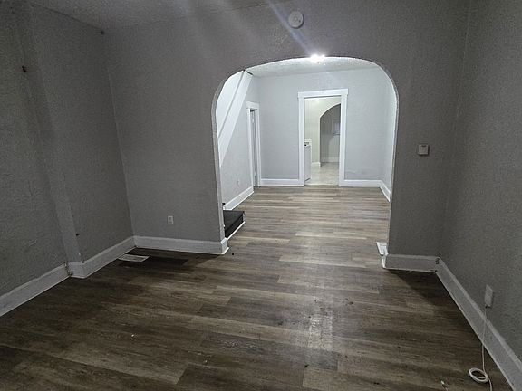 3rd image of 1525 Villa Ave